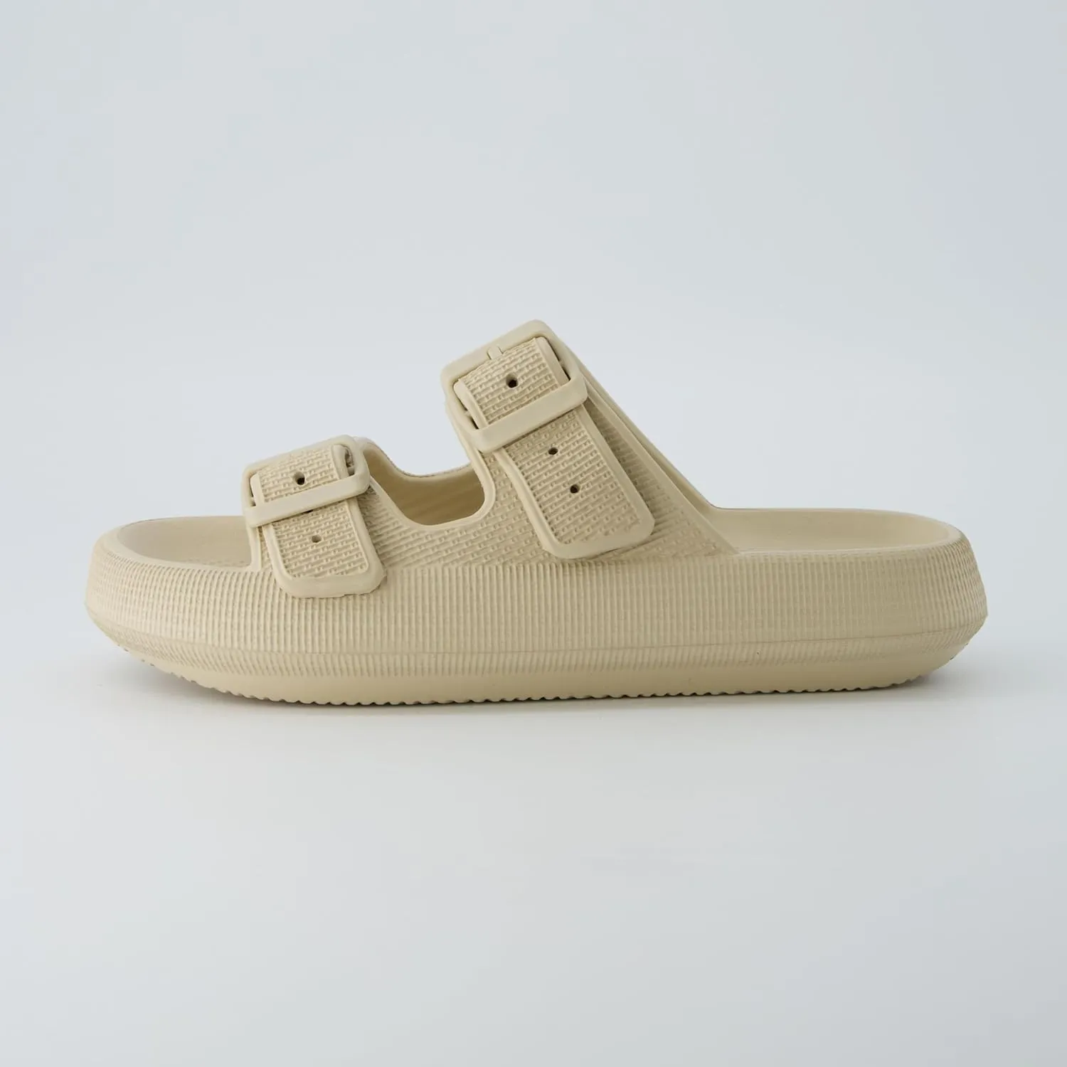 CUSHIONAIRE Women's Fame recovery cloud slide with  Comfort