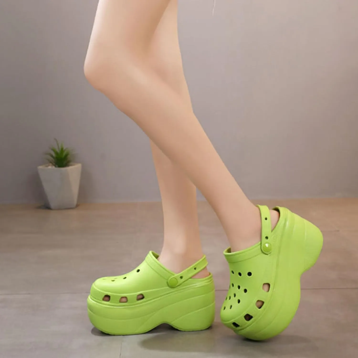 Fashion Platform Clogs Women's Outdoor and Indoor Cloud Slippers Comfortable Casual Pillow Sandals Beach Shoes Running Shoes Walking Shoes Wading Shoes