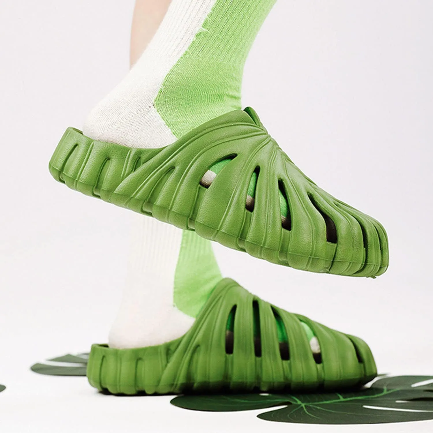 Jfxgjuv Monstera Slippers, Monstera Leaf Slides, Monstera Pillow Slippers Non-Slip Quick Drying Soft Open Toe Bathroom Sandals Shower Slippers Monstera Slides for Women and Men (US9, Green)