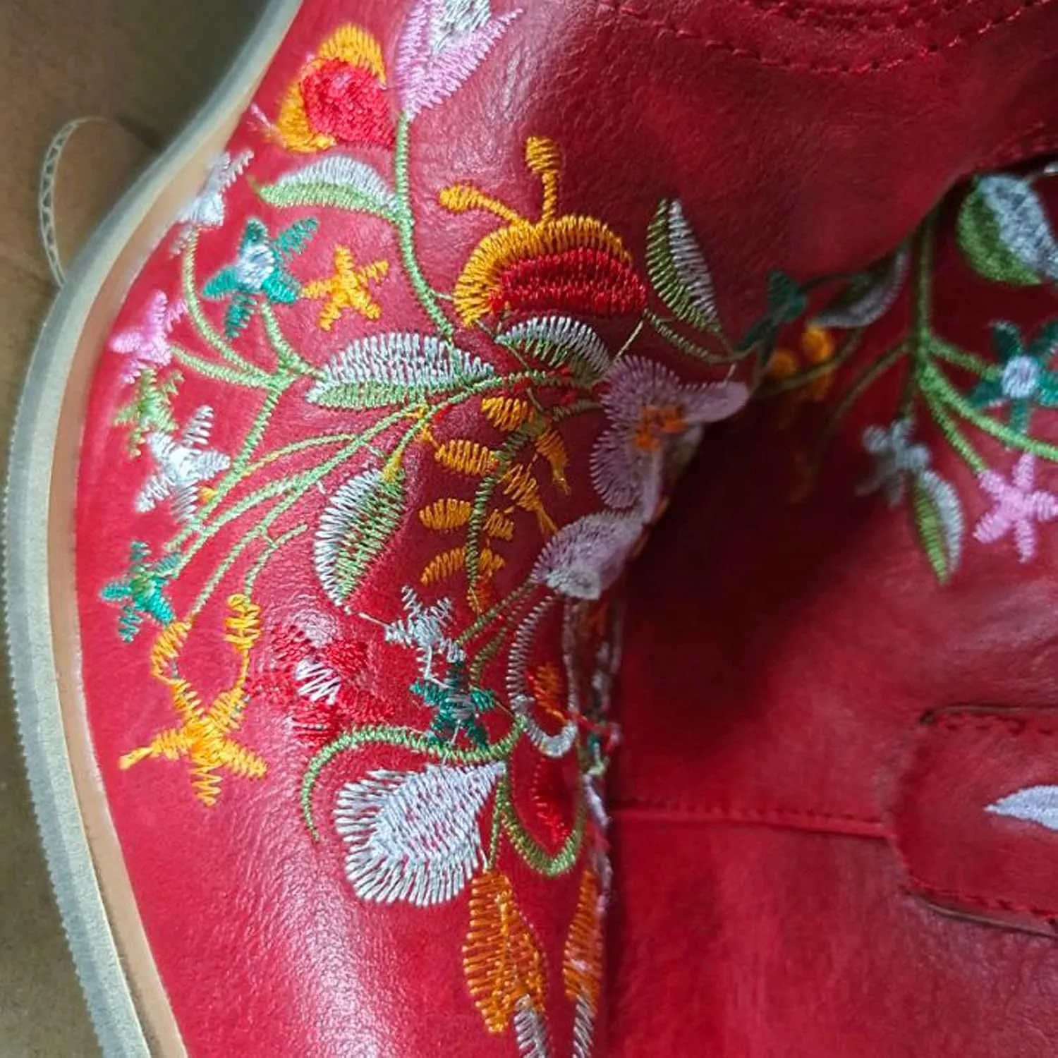 Women's Embroidered Printed Western Cowgirl Boots Retro Point Toe Mid Calf Chunky Heel Boots Slip-On Mid Calf Boots